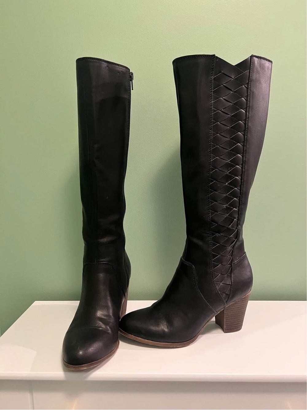 Classic Black Knee-High Heeled Boots with Braided Side Panel